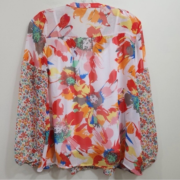 Colorful Floral Women's Blouse - Picture 2 of 8